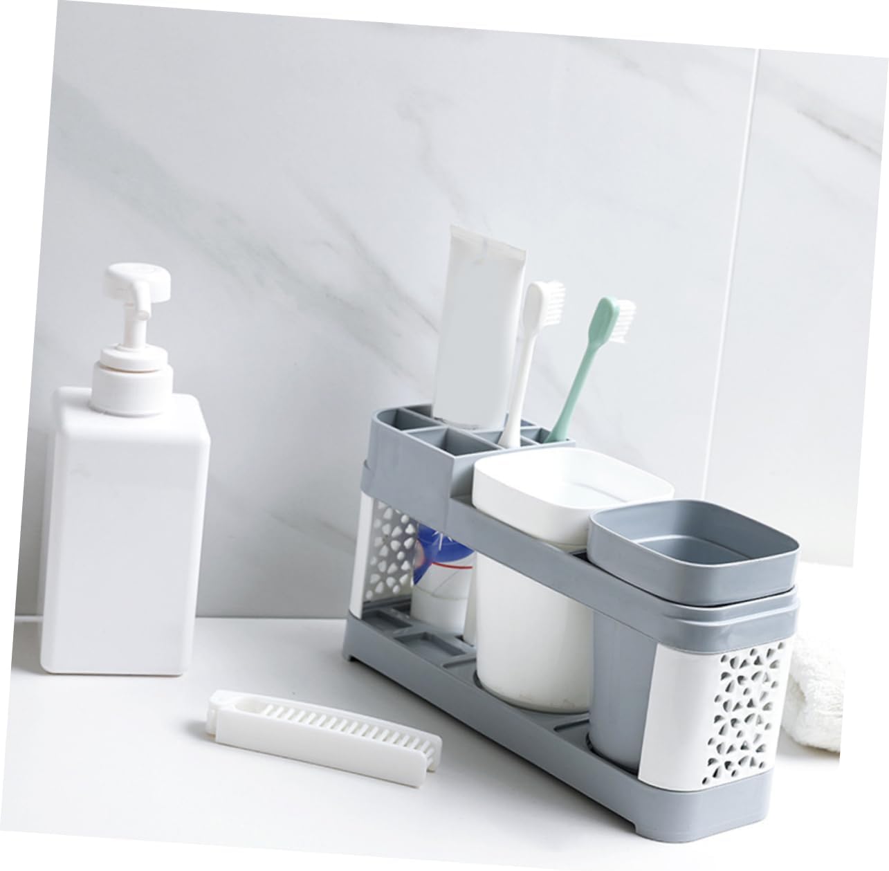 FELTECHELECTR Travel Toothbrush Holder with 2 Cups and 5 Slots