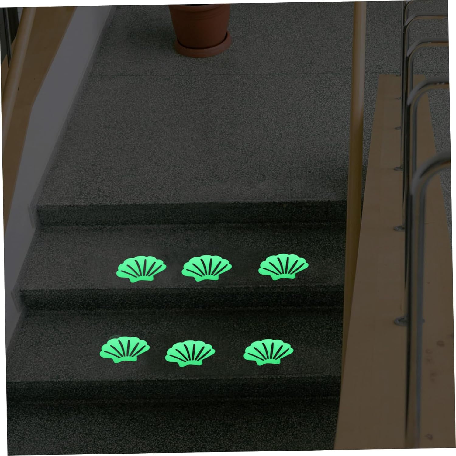 GLEAVI 30Pcs Shell Shaped Non Slip Shower Stickers