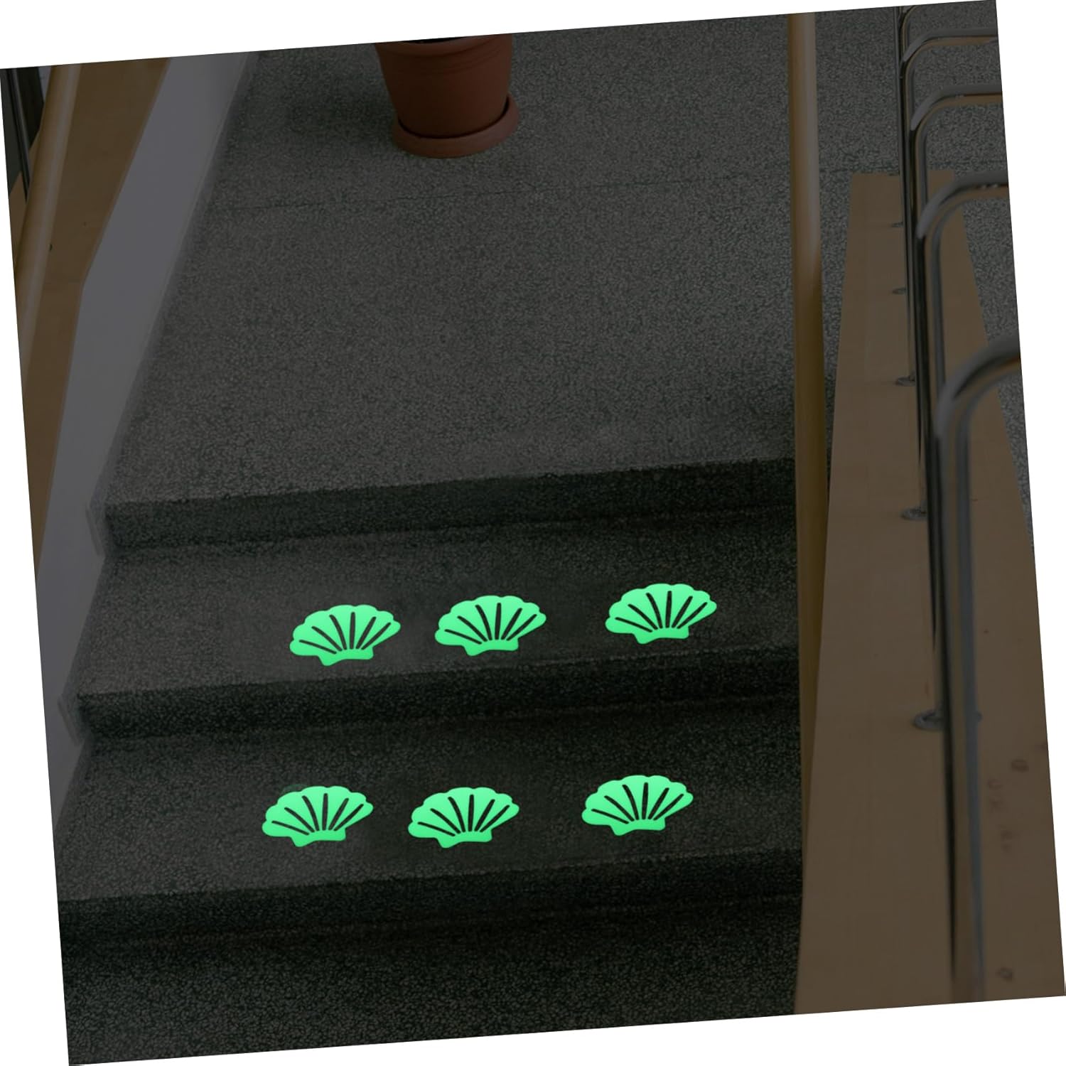 Unomor Anti-Slip Bath Stickers with Shell Design